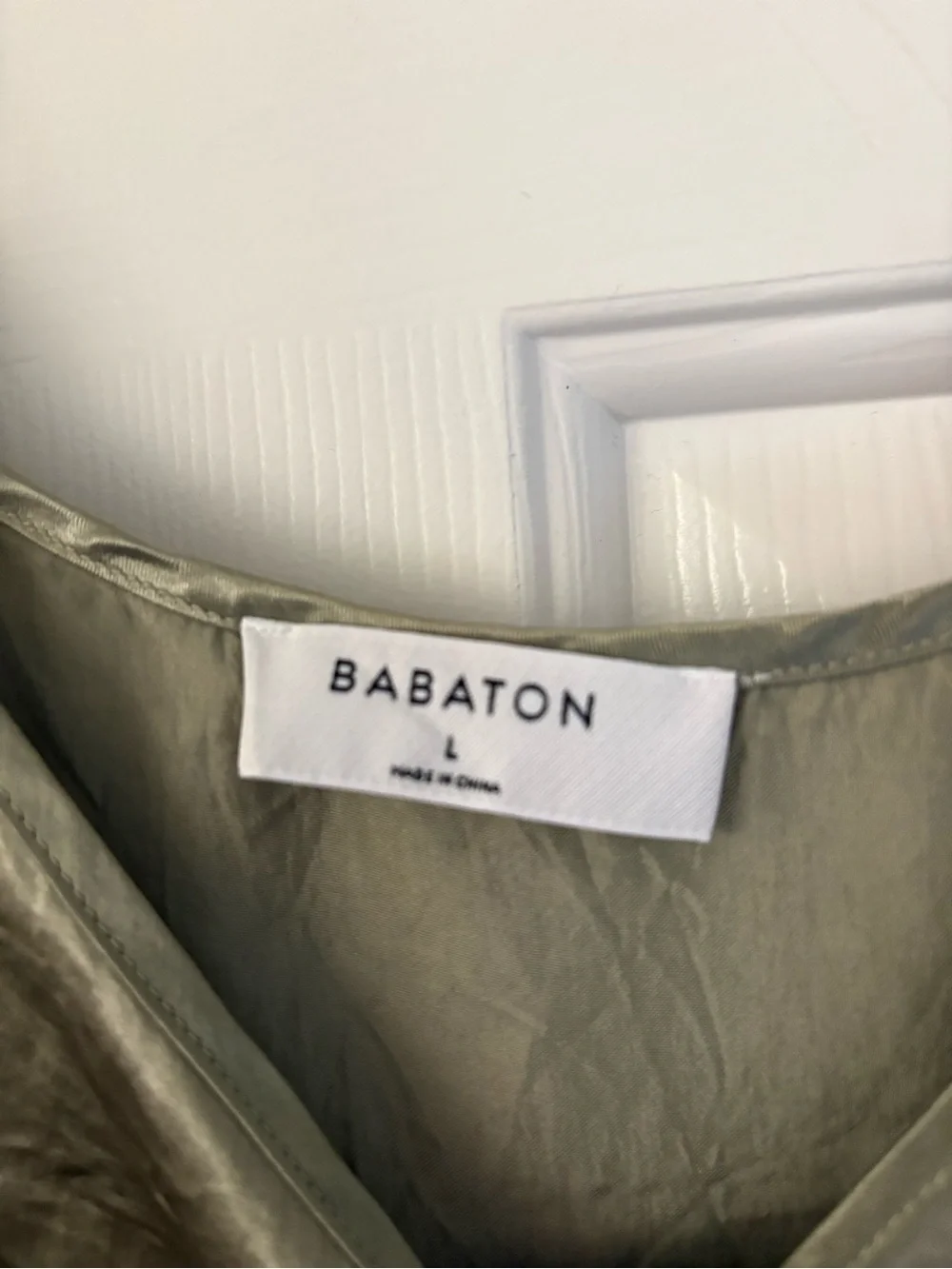 Aritzia Babaton Crinkle Satin Cami Top Size Large Sage Green Silky size large - Picture 3 of 3